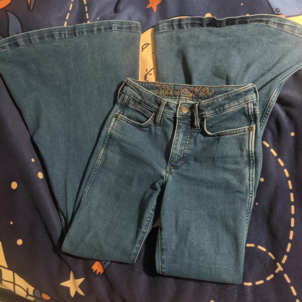 Wrangler Women's Retro Style high Rise Bell Bottoms